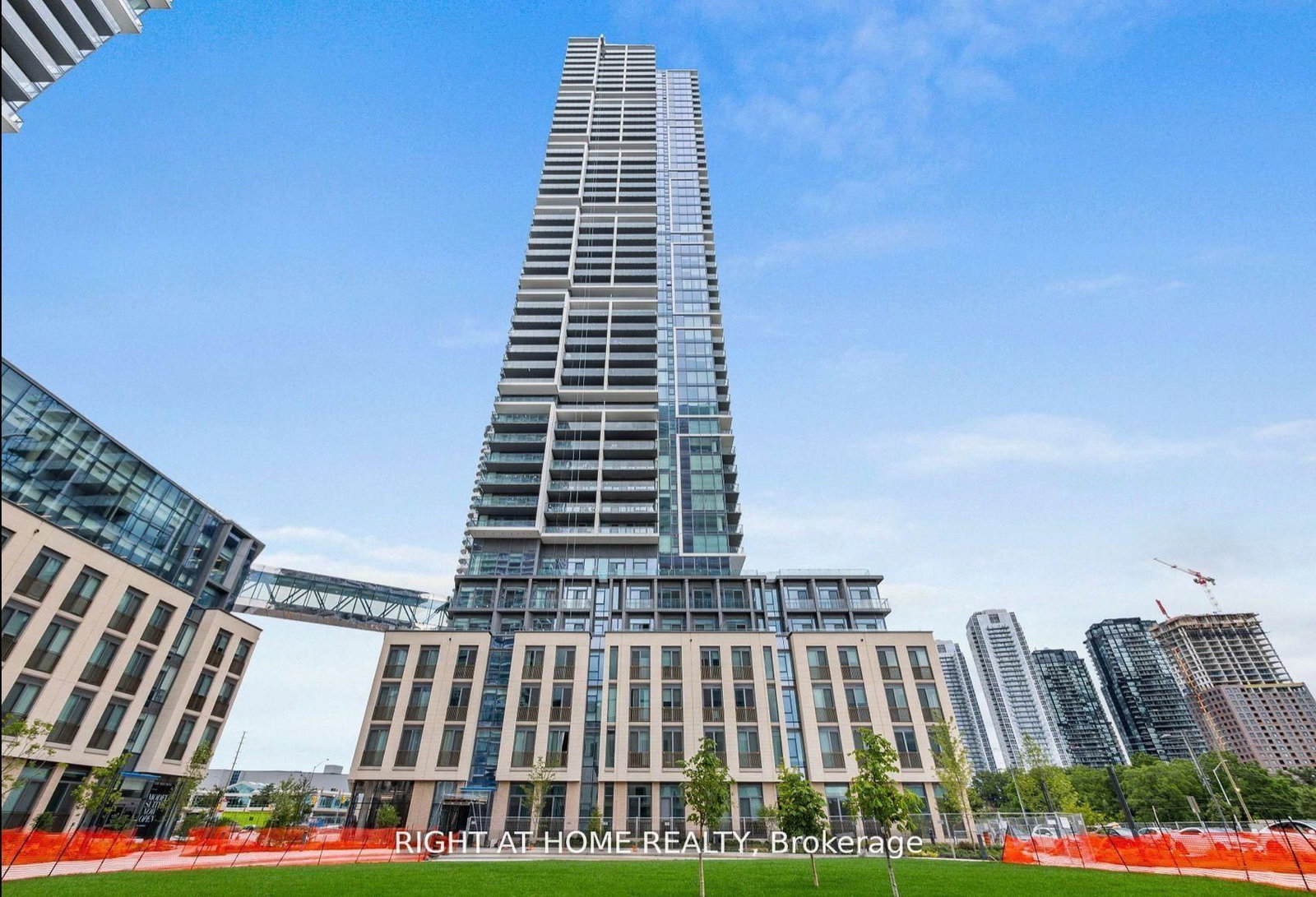 7890 Jane Street, Unit 5207 - Photo 2