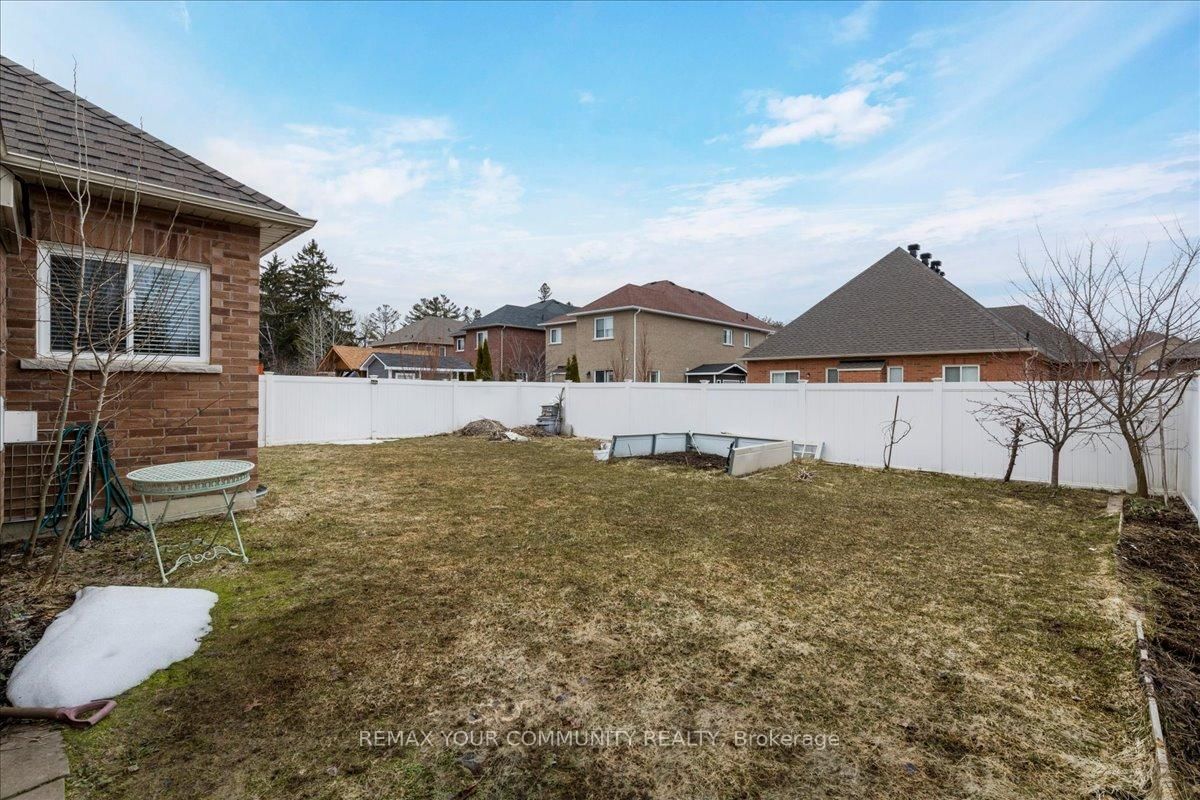Detached House for sale at 760 Freemont Court, Innisfil, Ontario, L9S 0K4 - Alcona - MLS: N12962528