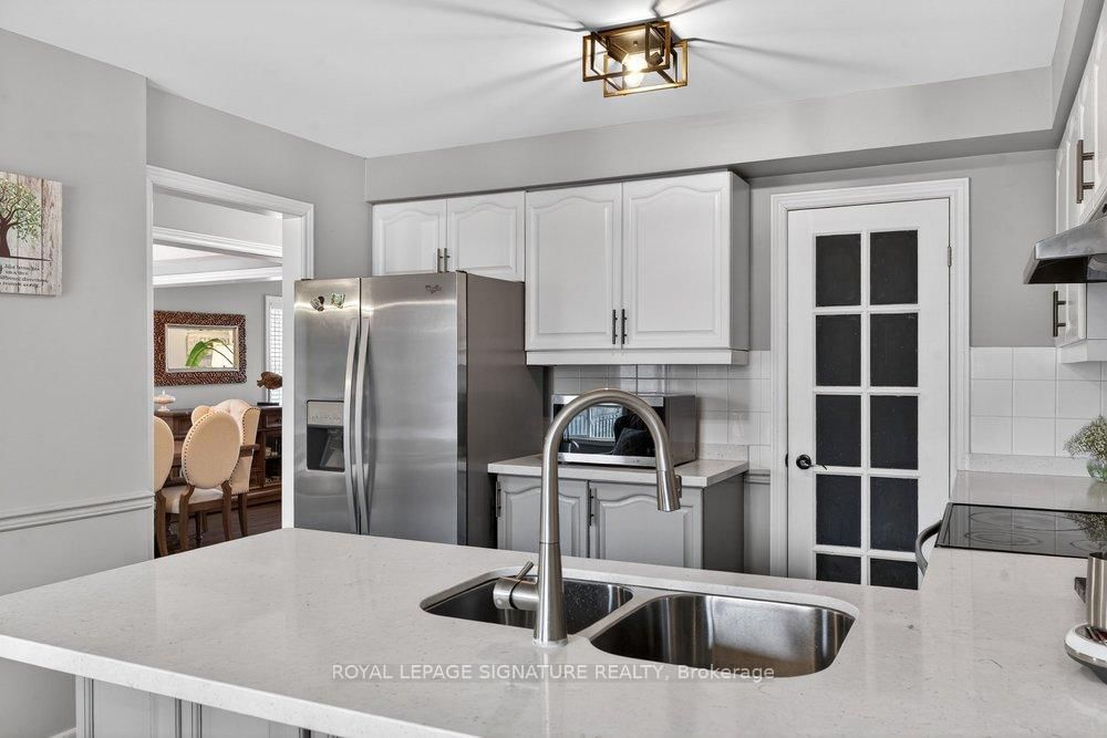 Detached House for sale at 31 Rinaldo Road, Georgina, Ontario, L4P 3X9 - Keswick South - MLS: N12962544