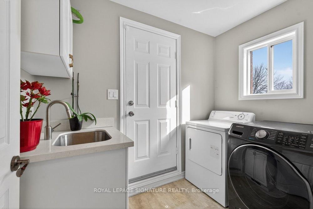 Detached House for sale at 31 Rinaldo Road, Georgina, Ontario, L4P 3X9 - Keswick South - MLS: N12962544