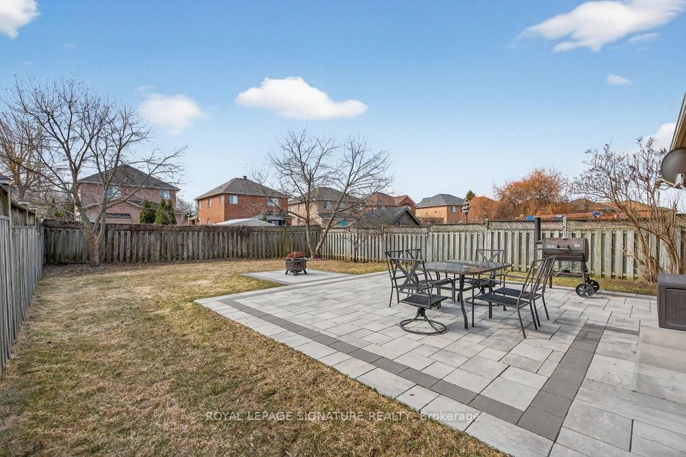 Detached House for sale at 31 Rinaldo Road, Georgina, Ontario, L4P 3X9 - Keswick South - MLS: N12962544