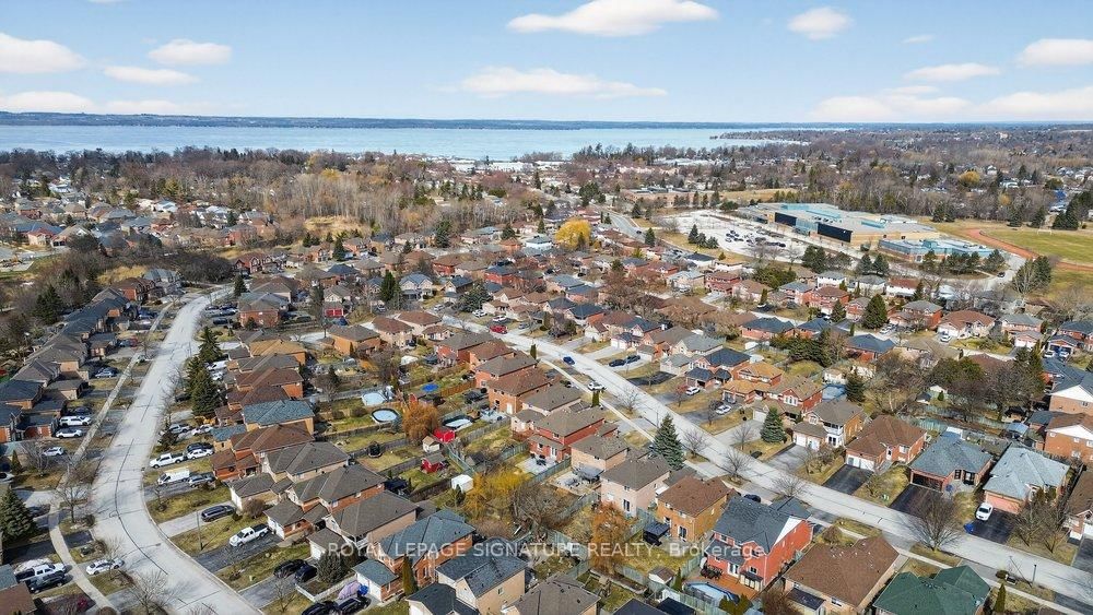 Detached House for sale at 31 Rinaldo Road, Georgina, Ontario, L4P 3X9 - Keswick South - MLS: N12962544