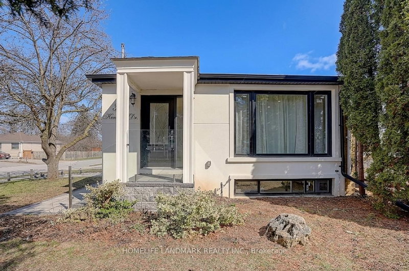 304 Kerswell Dr, Richmond Hill, L4C 2X2 | Image 2