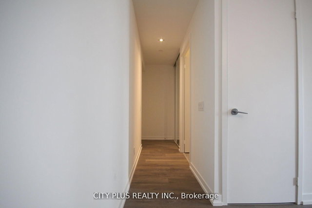 1010 - 950 Portage Parkway