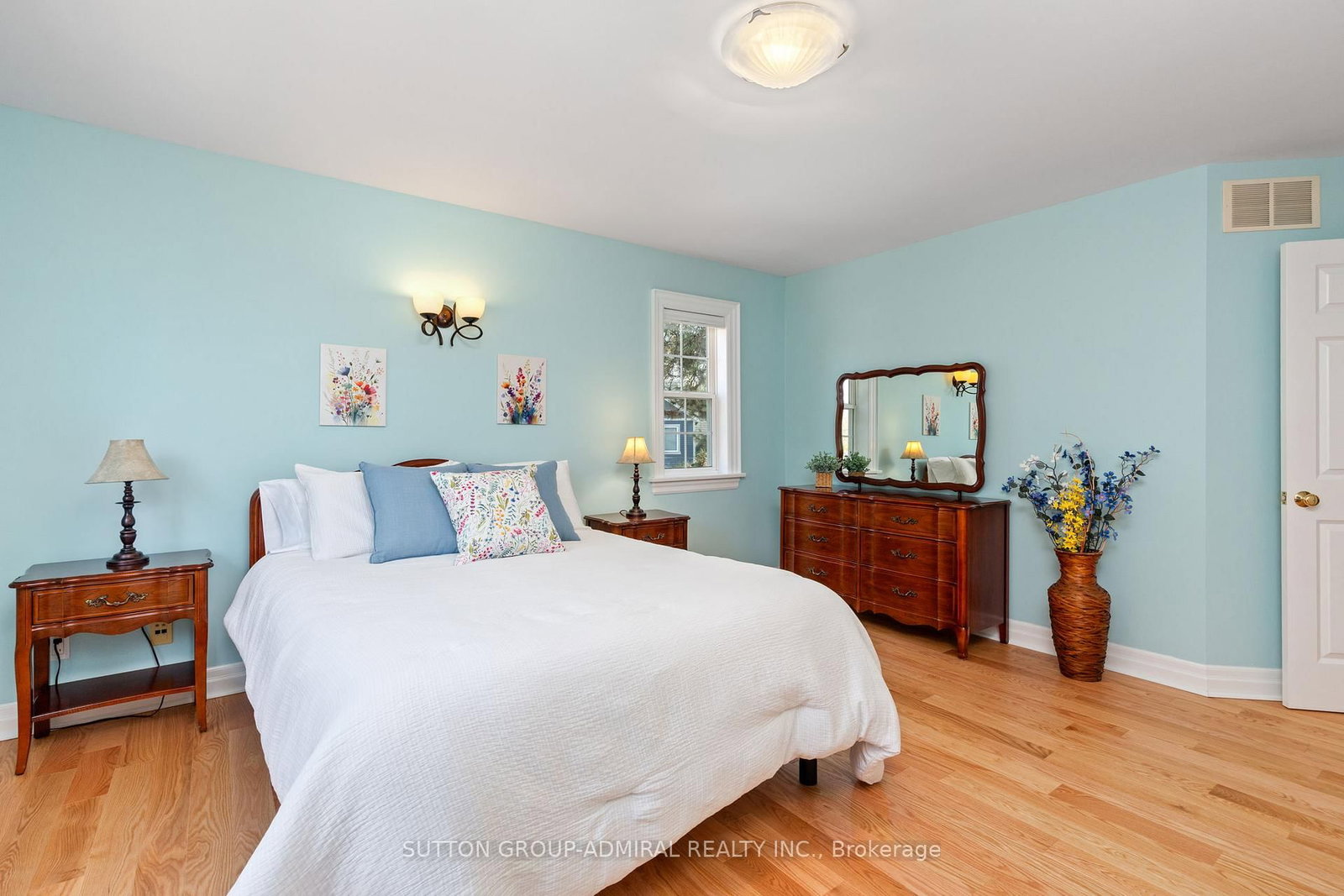 Detached House for sale at 54 Starlight Crescent, Richmond Hill, Ontario, L4C 4X5 - Mill Pond - MLS: N12962792