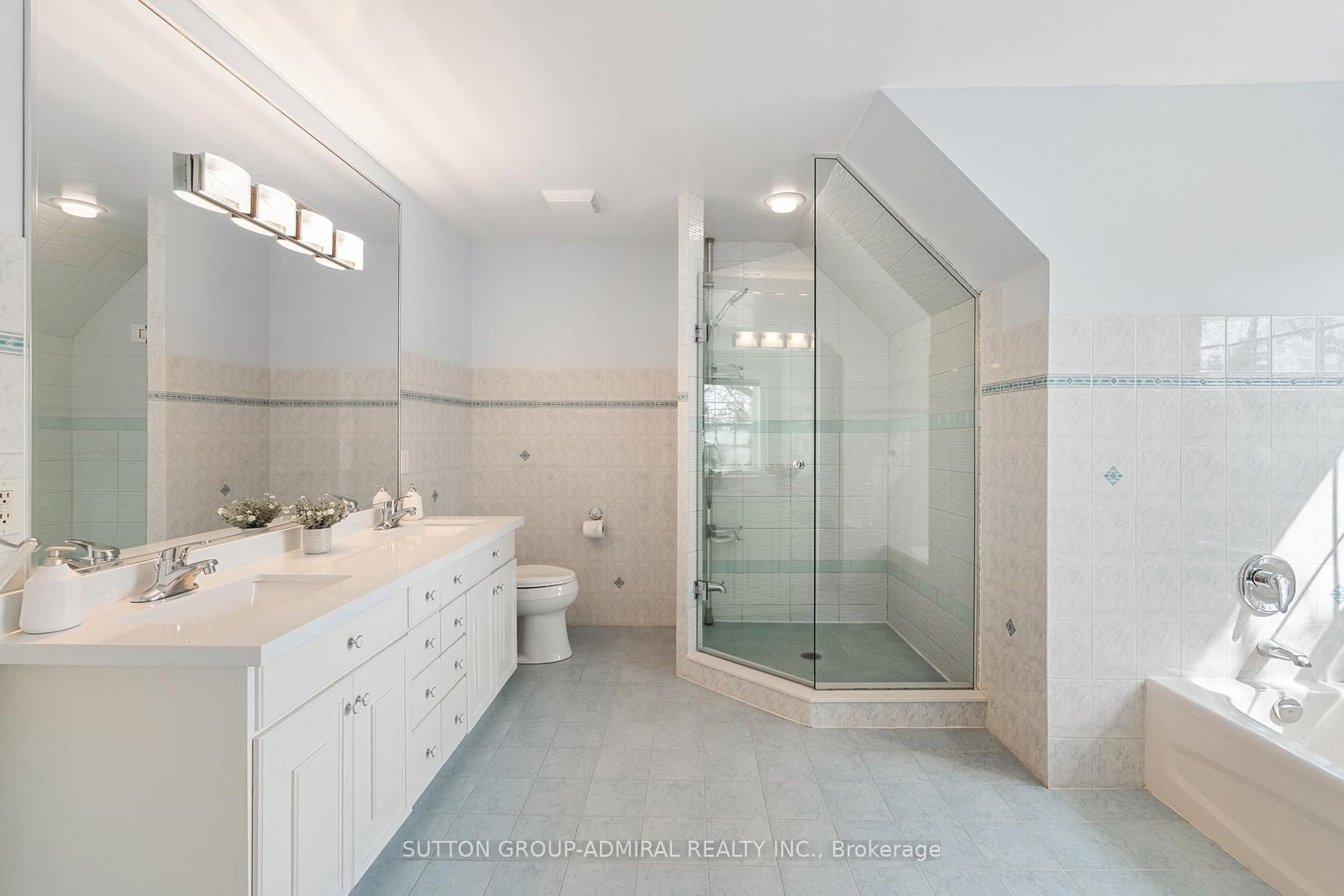 Detached House for sale at 54 Starlight Crescent, Richmond Hill, Ontario, L4C 4X5 - Mill Pond - MLS: N12962792