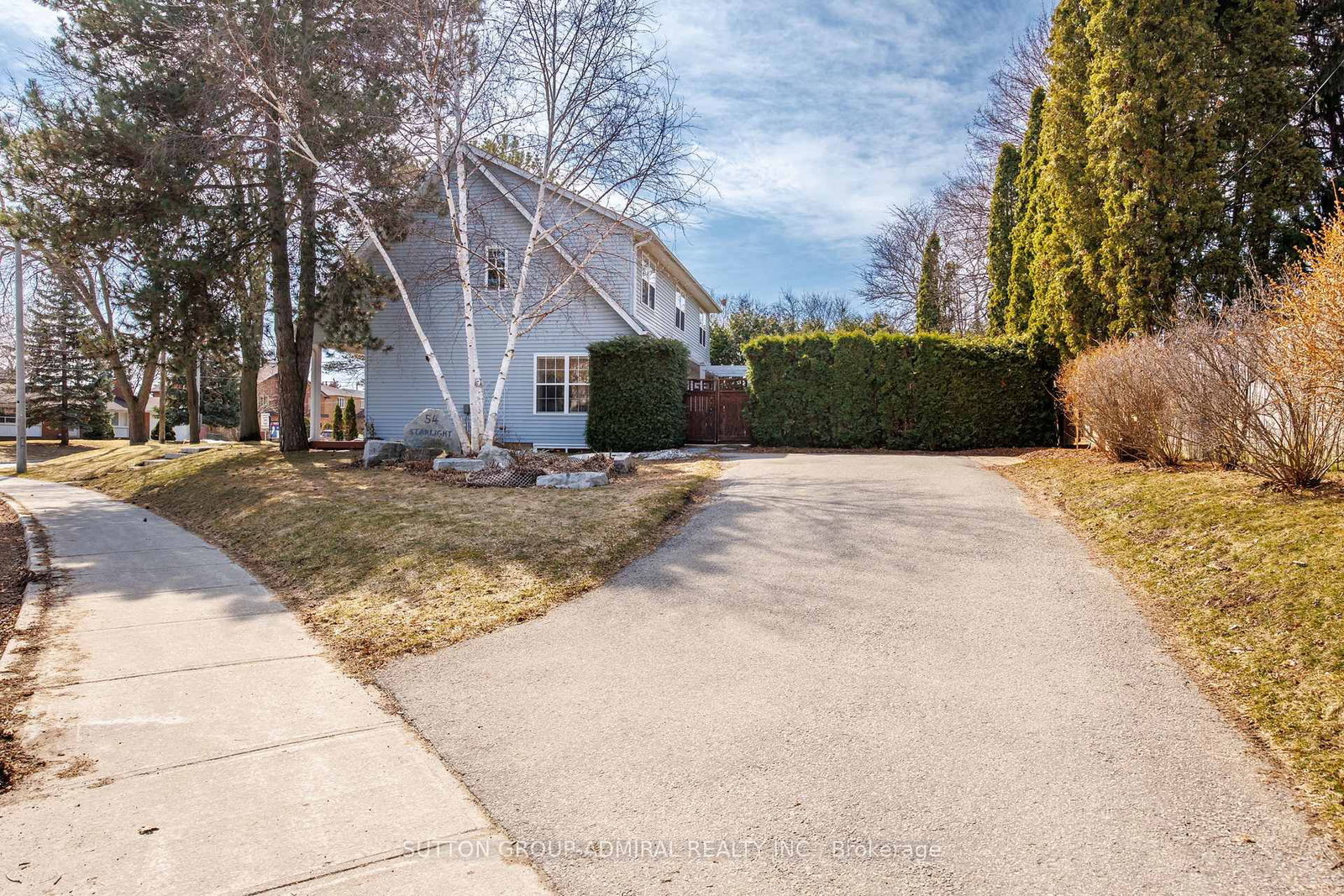 Detached House for sale at 54 Starlight Crescent, Richmond Hill, Ontario, L4C 4X5 - Mill Pond - MLS: N12962792