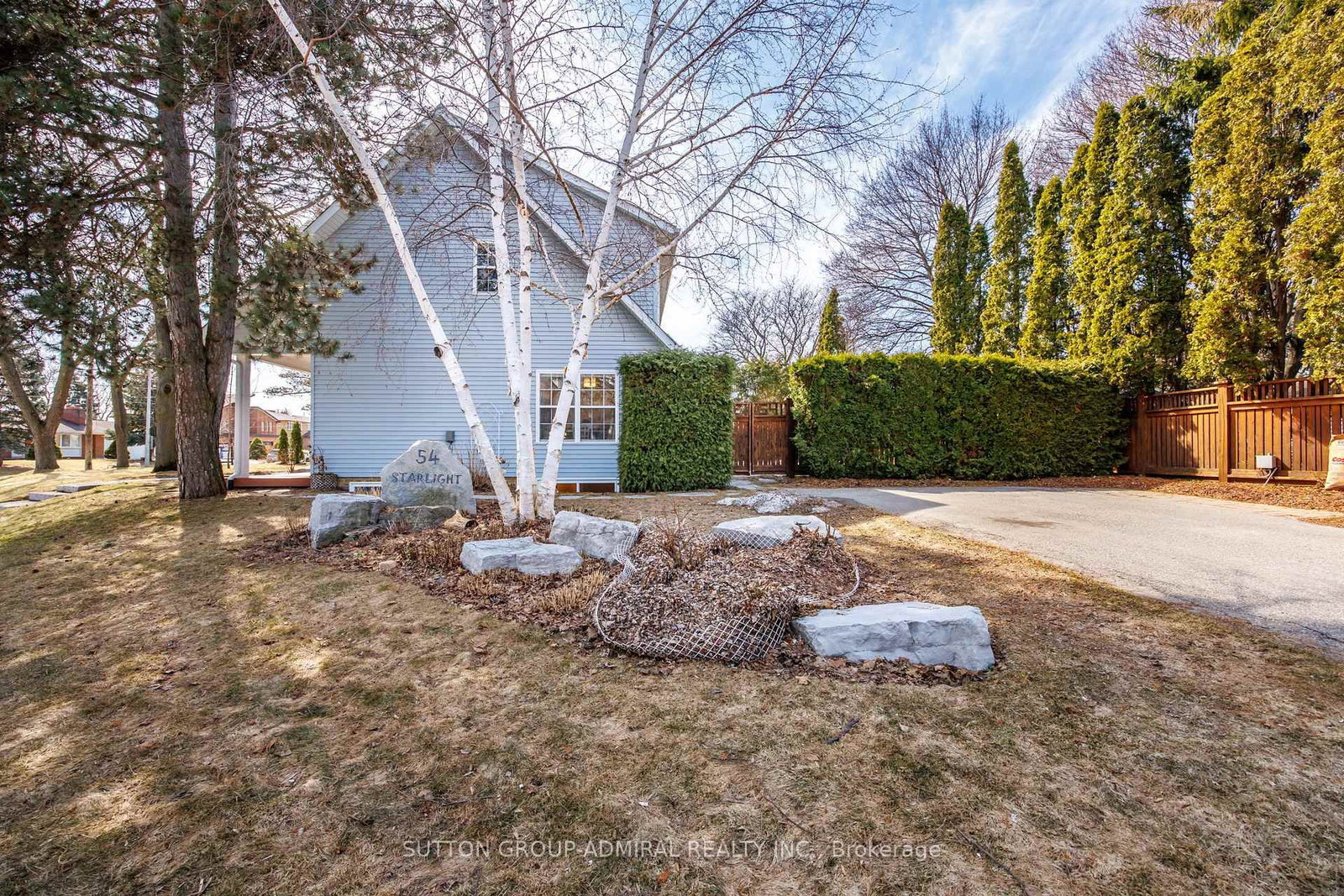 Detached House for sale at 54 Starlight Crescent, Richmond Hill, Ontario, L4C 4X5 - Mill Pond - MLS: N12962792