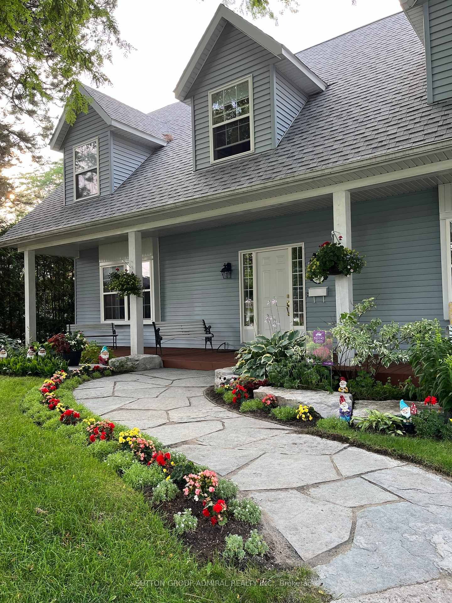 Detached House for sale at 54 Starlight Crescent, Richmond Hill, Ontario, L4C 4X5 - Mill Pond - MLS: N12962792