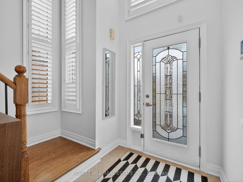 11 Bestview Cres, Vaughan, L6A 3S8 | Image 2