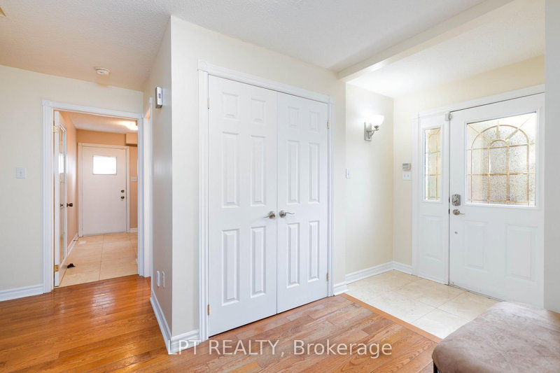 54 Meyer Circ, Markham, L3P 4C4 | Image 3