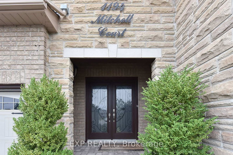 1194 Mitchell Crt, Innisfil, L9S 5A5 | Image 2
