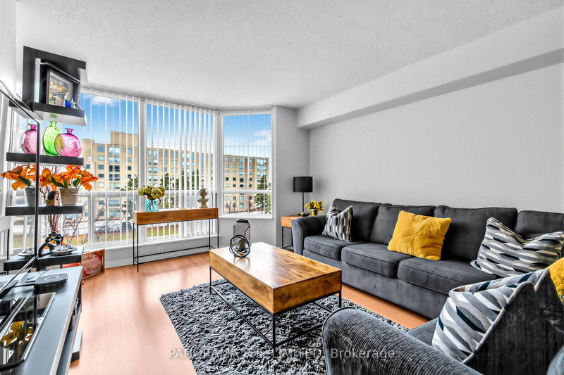 504 - 309 Major Mackenzie Dr E, Richmond Hill, L4C 9V5 | Image 2