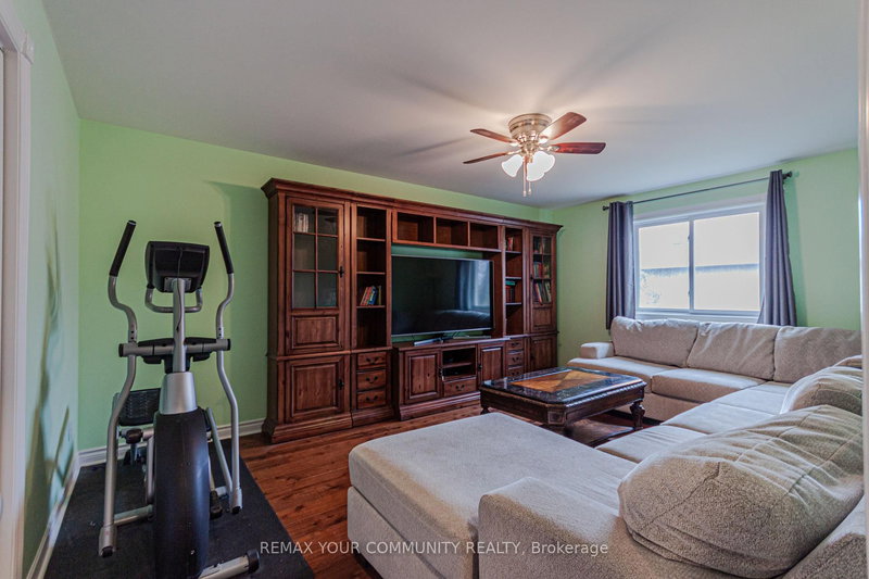 47 Elmsley Dr, Richmond Hill, L4C 8N7 | Image 2