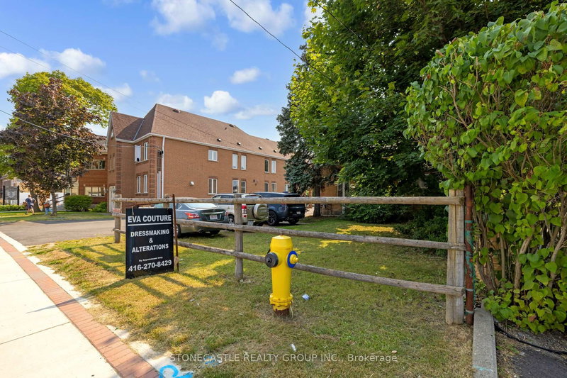 2321 Major Mackenzie Dr W, Vaughan, L6A 1R8 | Image 2