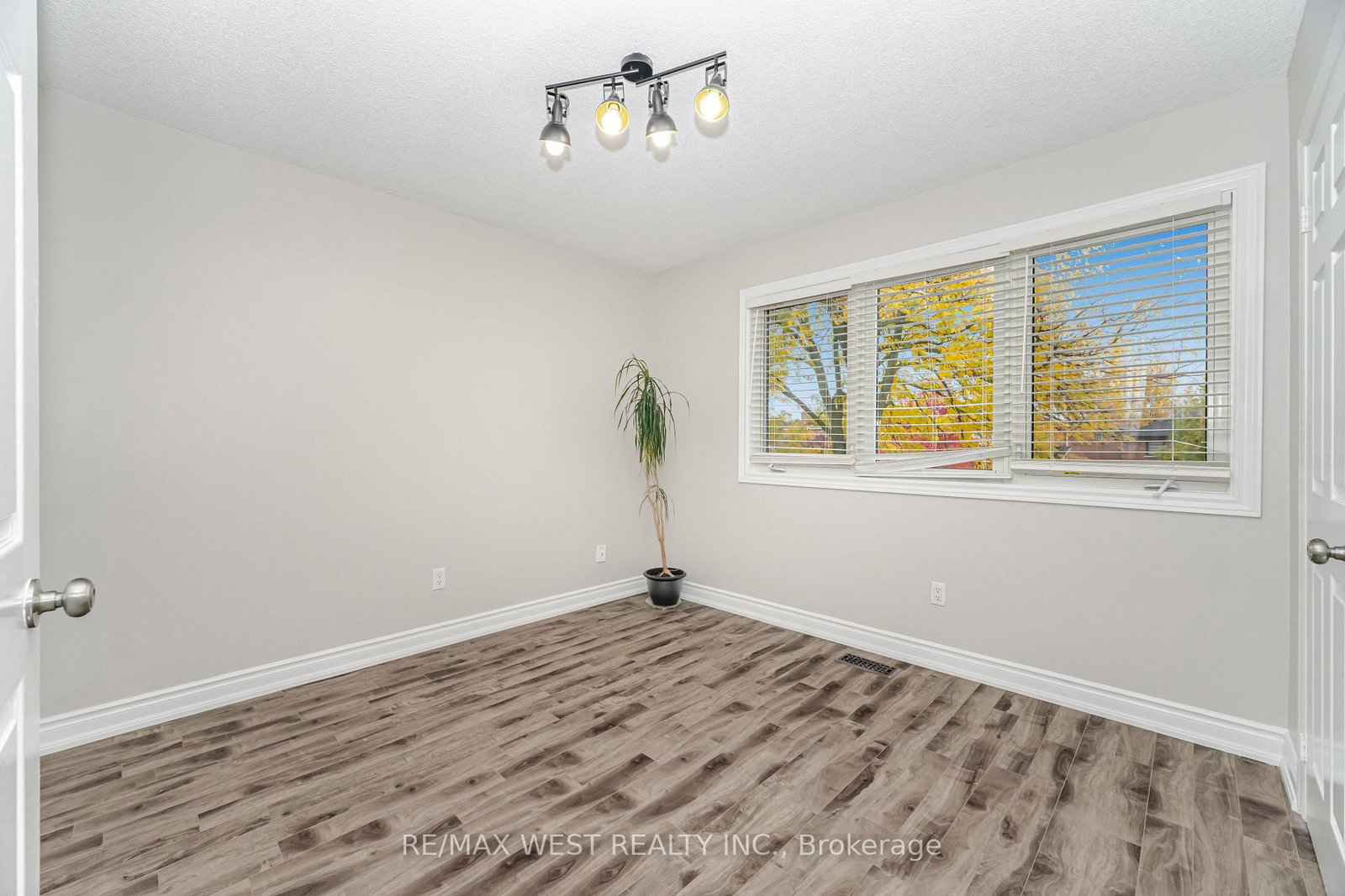 Detached House for sale at 86 Dina Road, Vaughan, Ontario, L6A 1L7 - Maple - MLS: N12963392