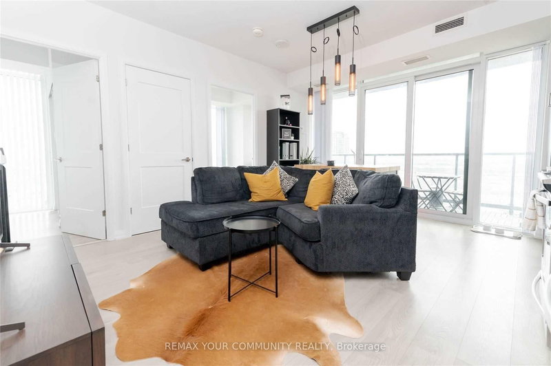 home for lease on 2904-7895 Jane Street