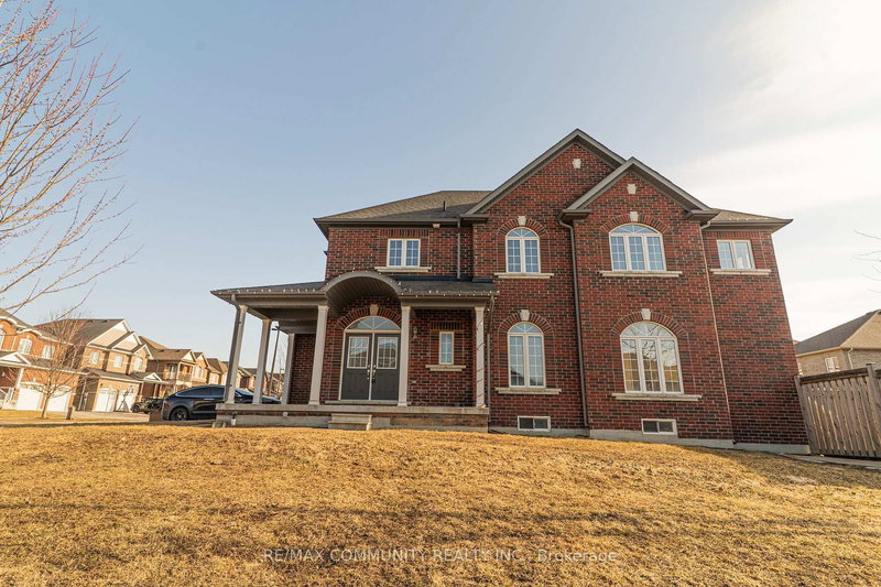 27 Bamburg St, Georgina, L0E 1R0 | Image 3