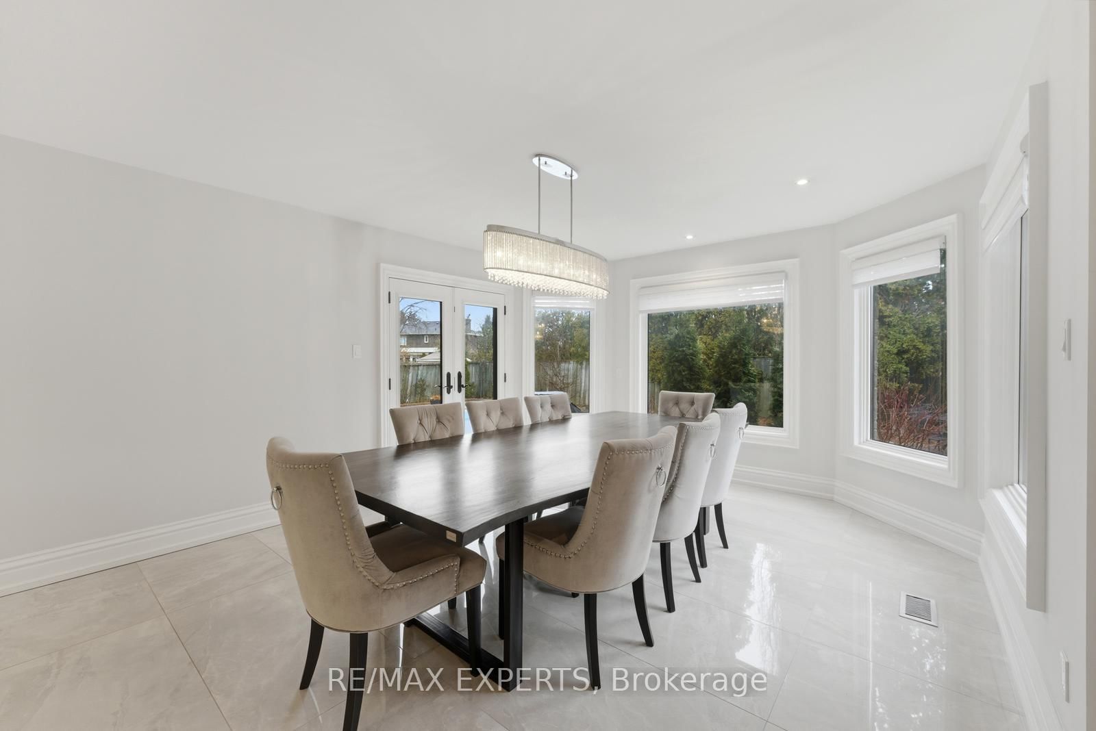 Detached House sold at 102 Kiloran Avenue, Vaughan, Ontario, L4L 3A8 - Islington Woods - MLS: N12963586