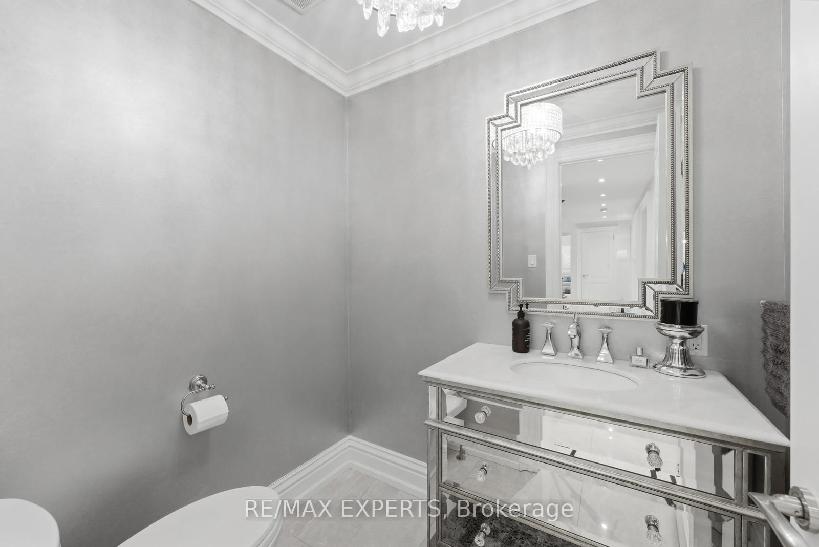 Detached House sold at 102 Kiloran Avenue, Vaughan, Ontario, L4L 3A8 - Islington Woods - MLS: N12963586