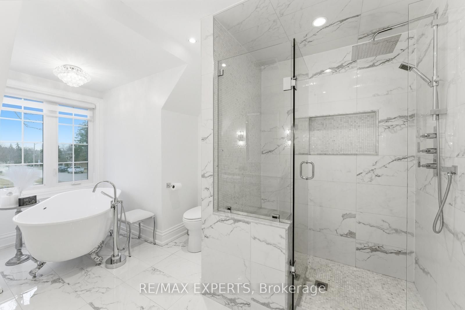 Detached House sold at 102 Kiloran Avenue, Vaughan, Ontario, L4L 3A8 - Islington Woods - MLS: N12963586