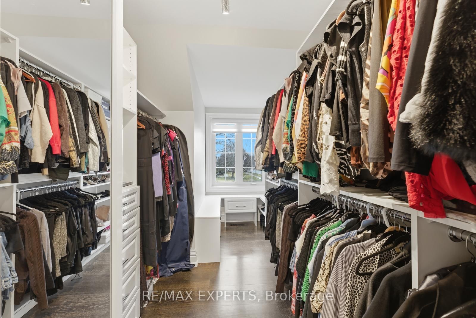 Detached House sold at 102 Kiloran Avenue, Vaughan, Ontario, L4L 3A8 - Islington Woods - MLS: N12963586