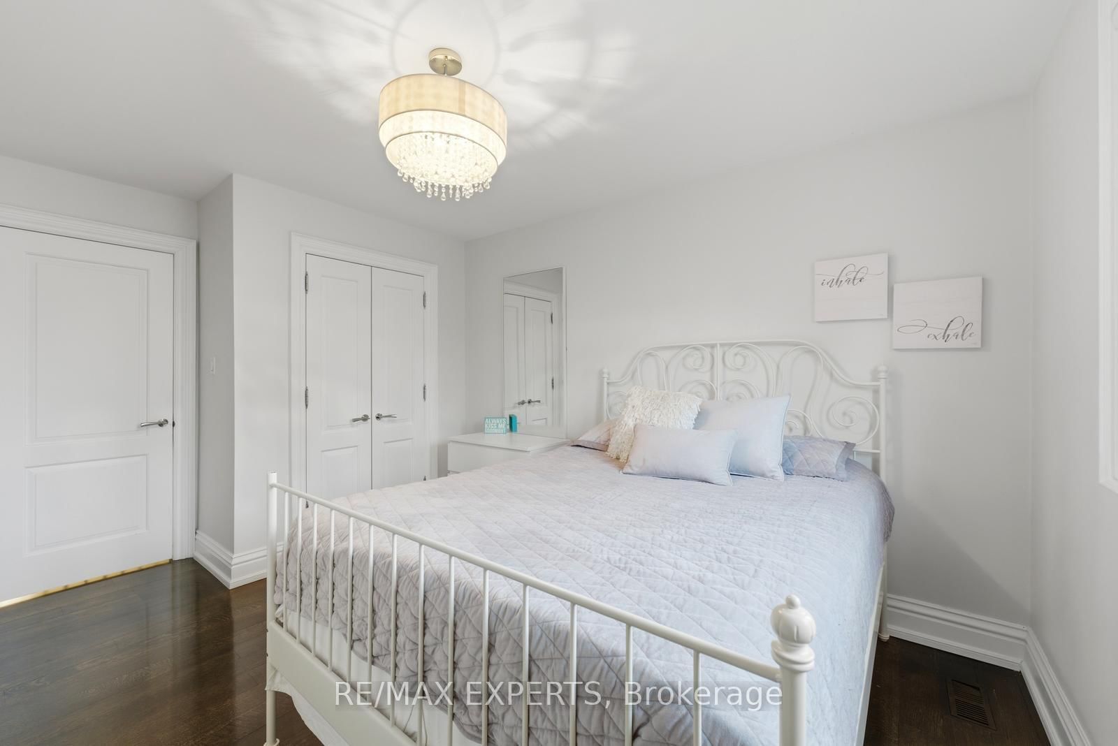 Detached House sold at 102 Kiloran Avenue, Vaughan, Ontario, L4L 3A8 - Islington Woods - MLS: N12963586