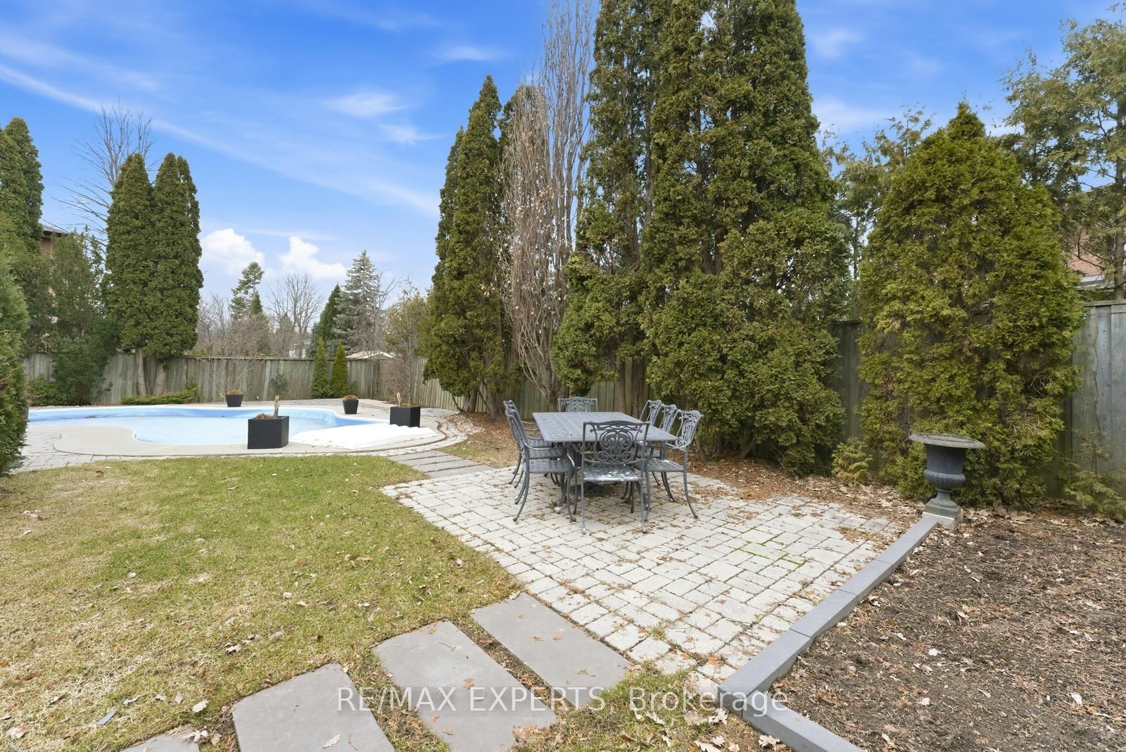 Detached House sold at 102 Kiloran Avenue, Vaughan, Ontario, L4L 3A8 - Islington Woods - MLS: N12963586
