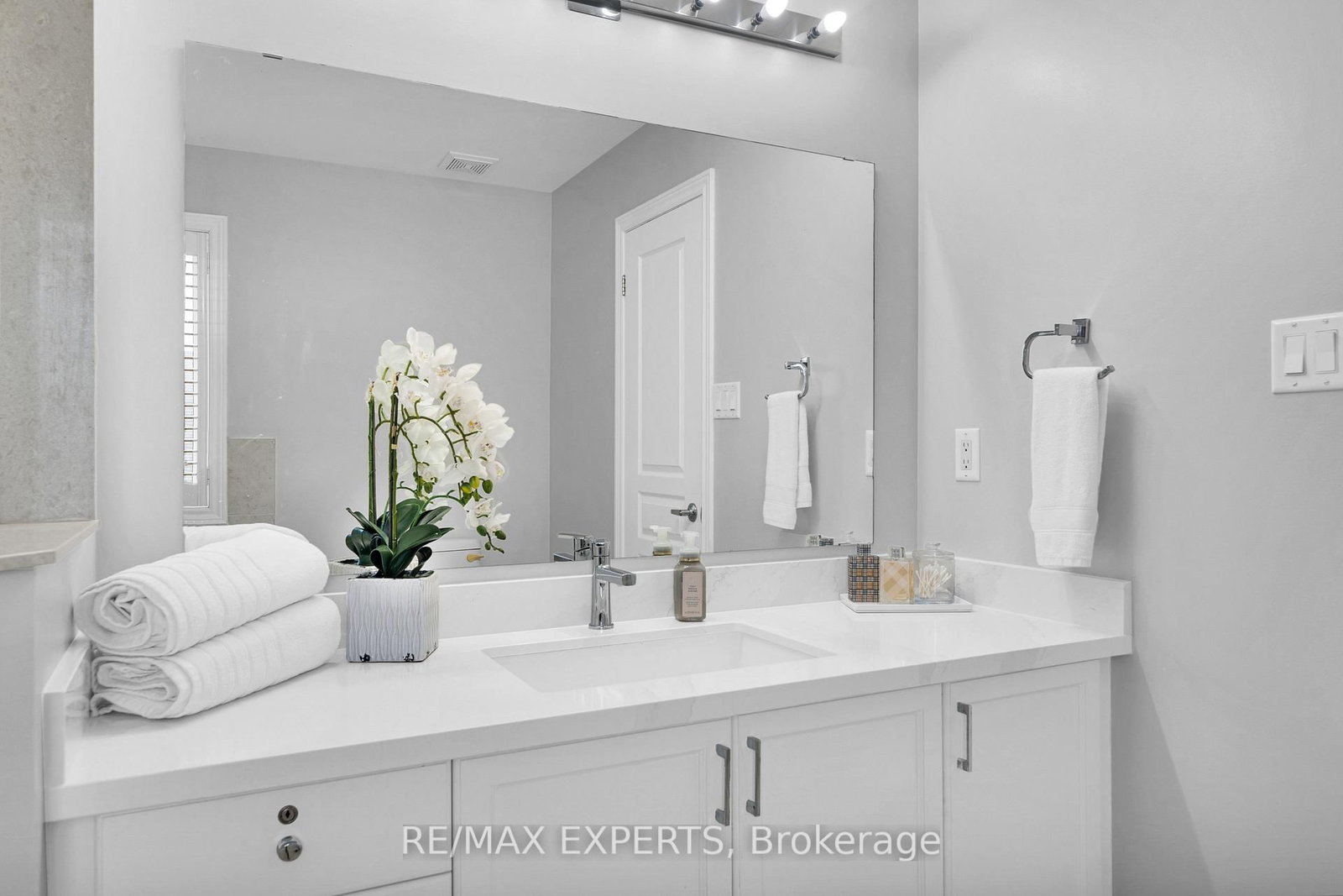 Detached House for sale at 21 Beth Avenue, Richmond Hill, Ontario, L4E 0J8 - Jefferson - MLS: N12963784