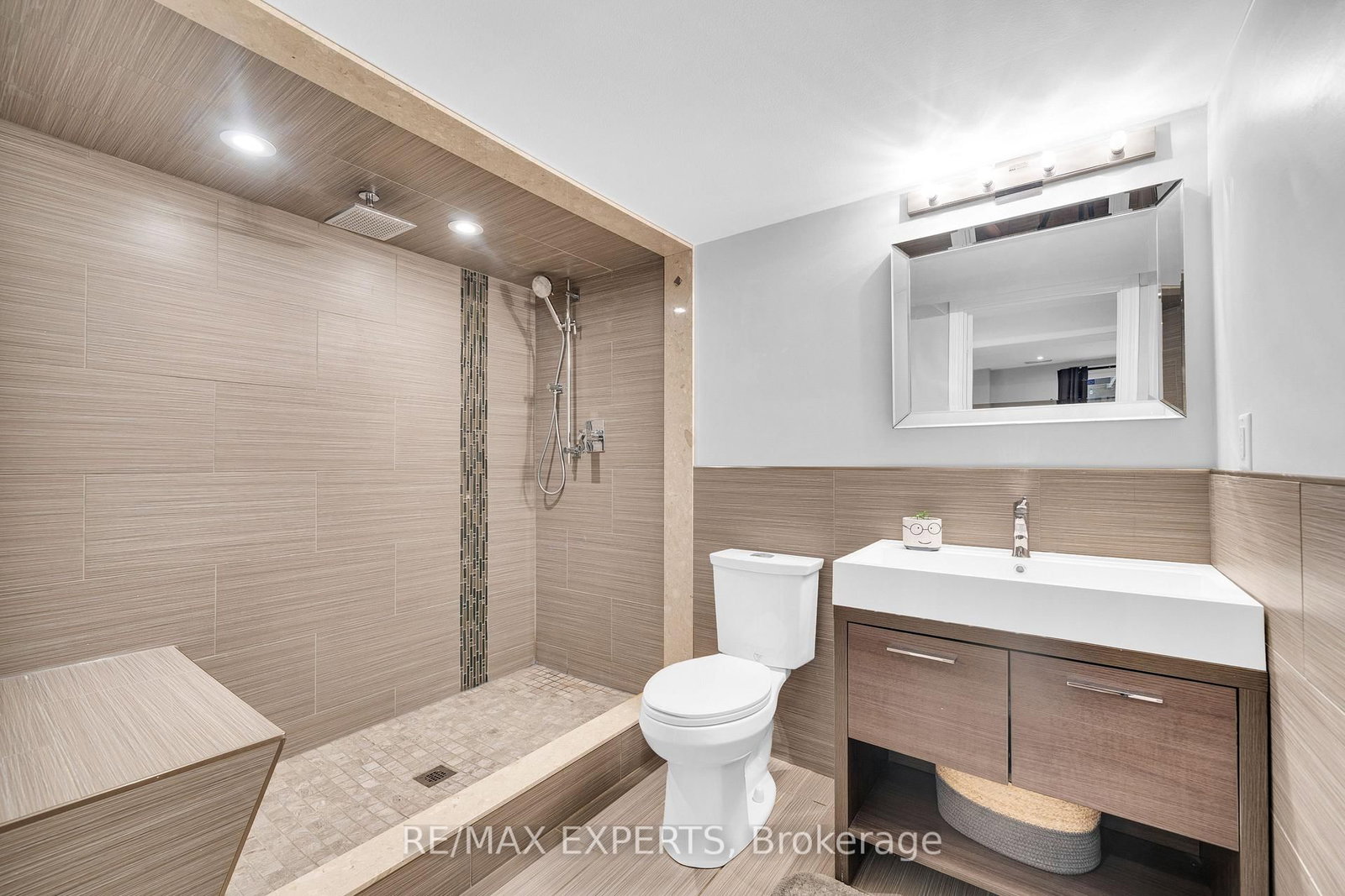 Detached House for sale at 21 Beth Avenue, Richmond Hill, Ontario, L4E 0J8 - Jefferson - MLS: N12963784