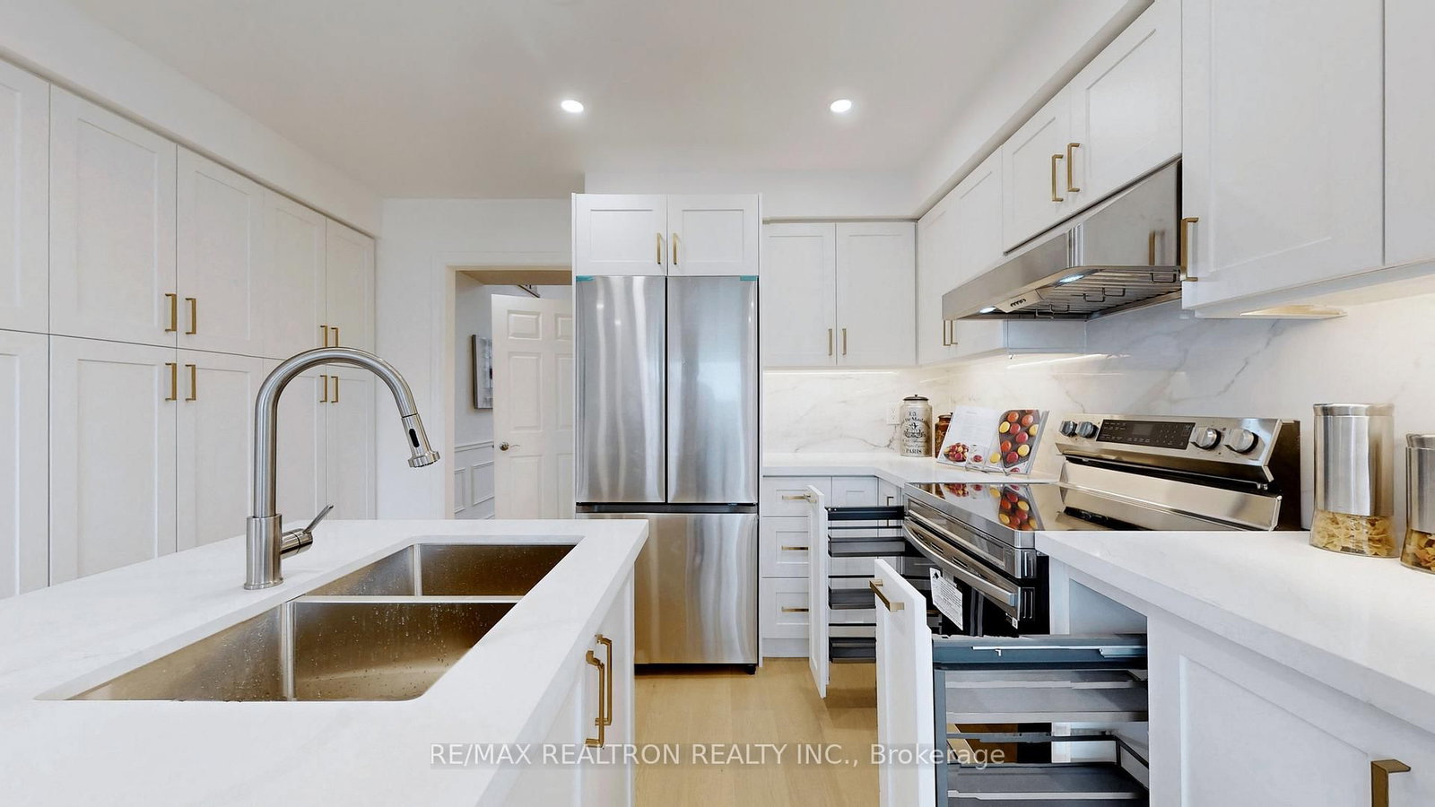 Detached House for sale at 54 Central Park Drive, Markham, Ontario, L3P 7E4 - Markville - MLS: N12964216