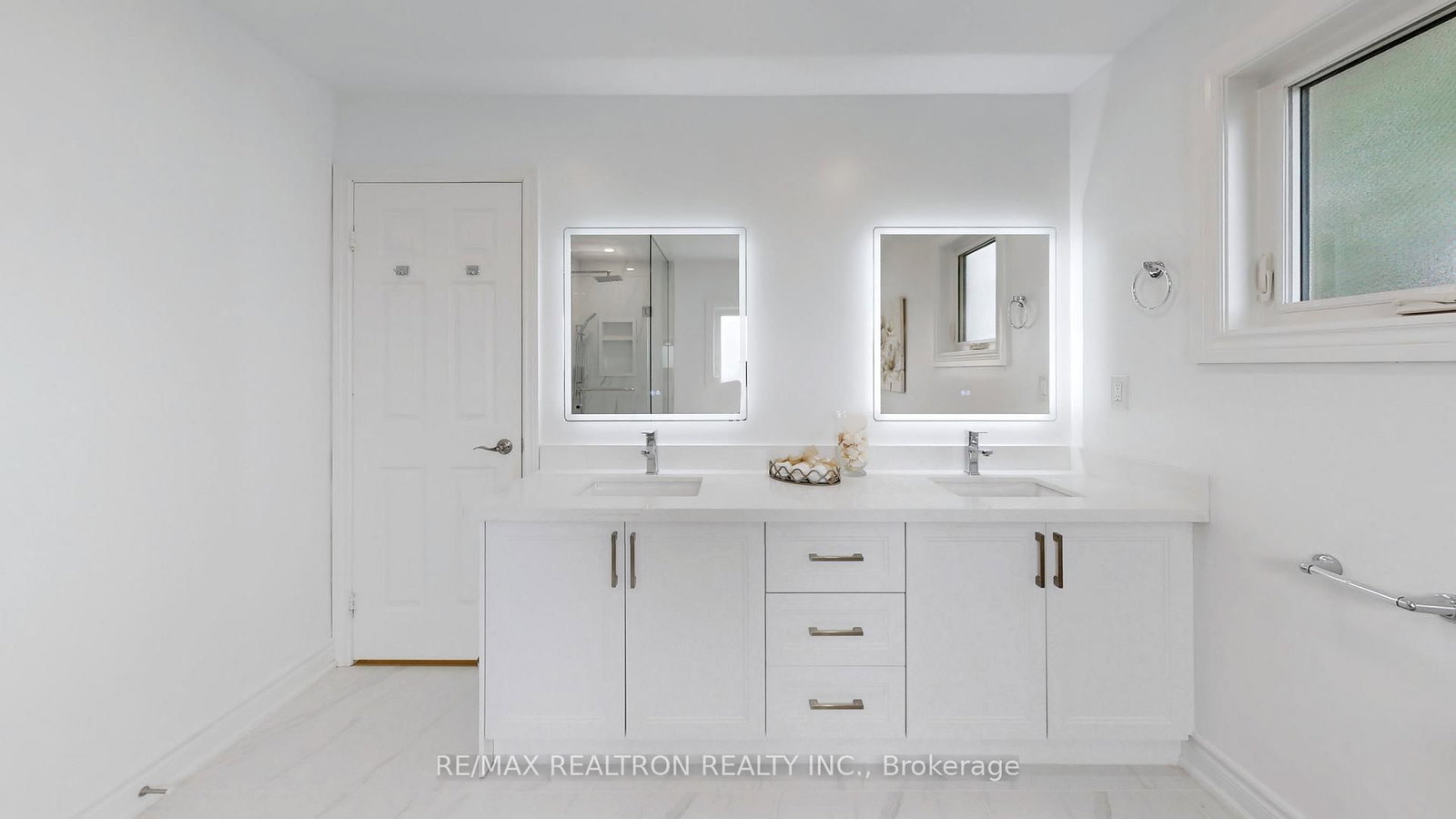 Detached House for sale at 54 Central Park Drive, Markham, Ontario, L3P 7E4 - Markville - MLS: N12964216