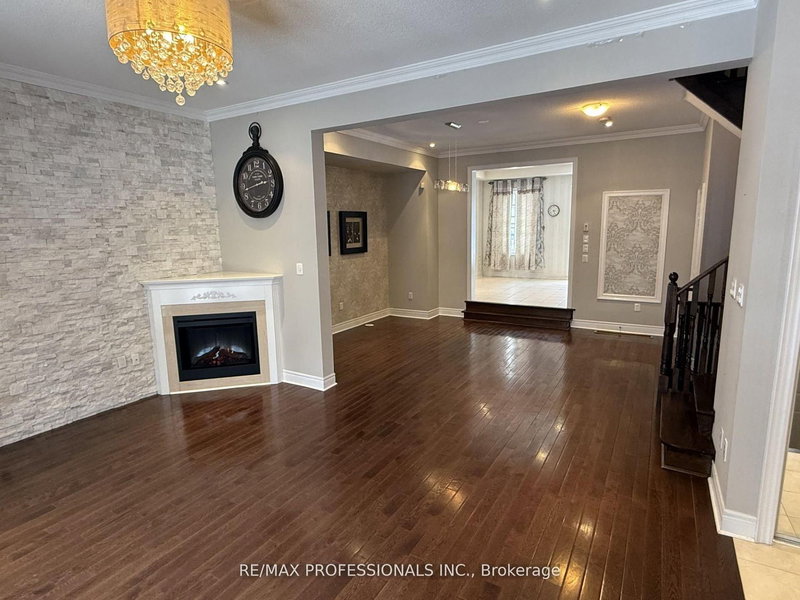 72 Upper Duke Cres, Markham, L6G 0B6 | Image 2