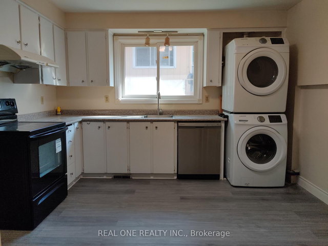 Upper - 93 Southdale Drive