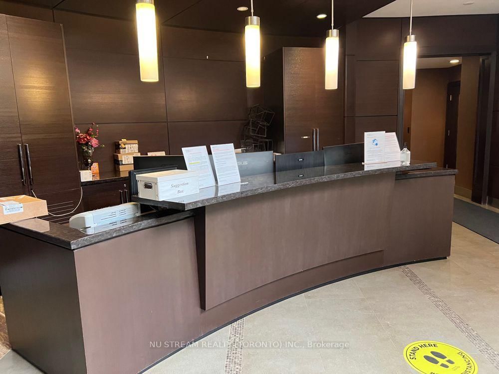 39 Upper Duke Crescent, Unit 423 - Photo 2