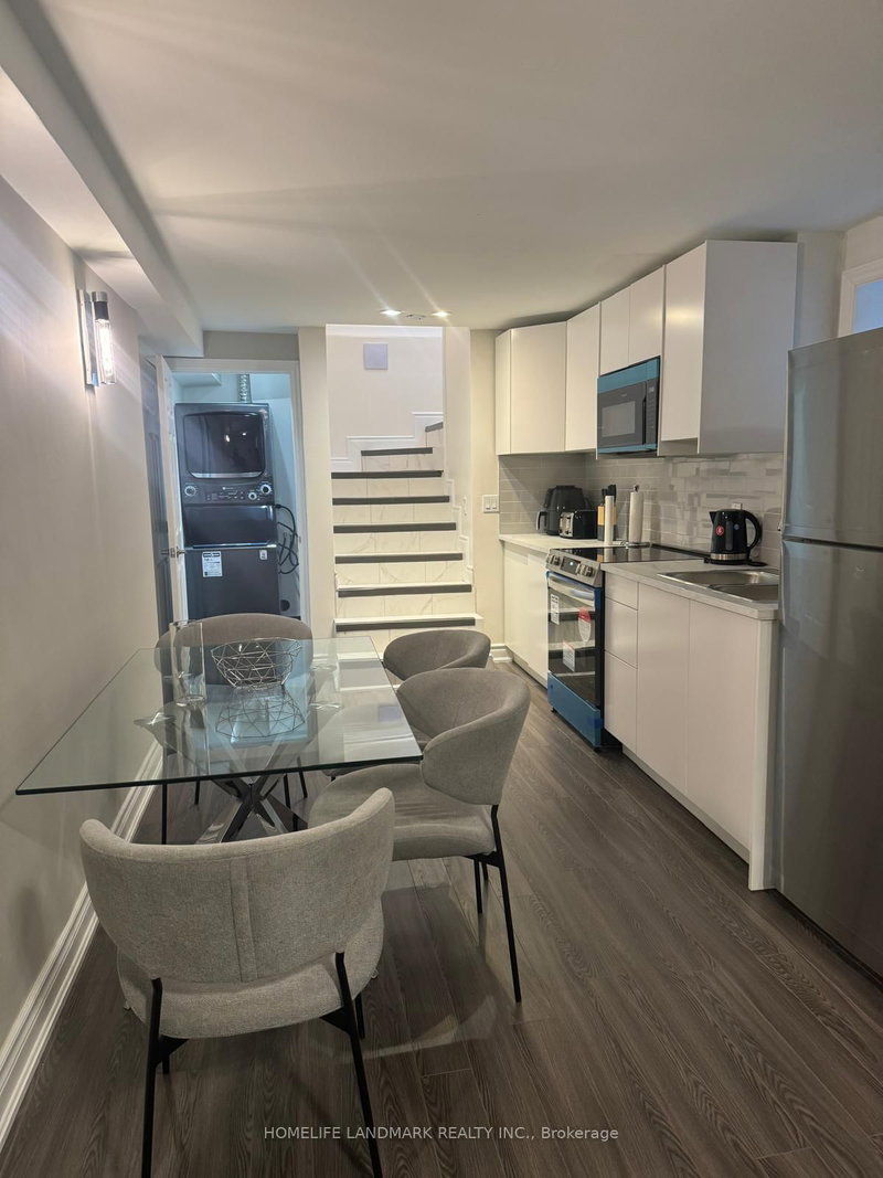 94 Houseman Cres, Richmond Hill, L4C 7S6 | Image 2