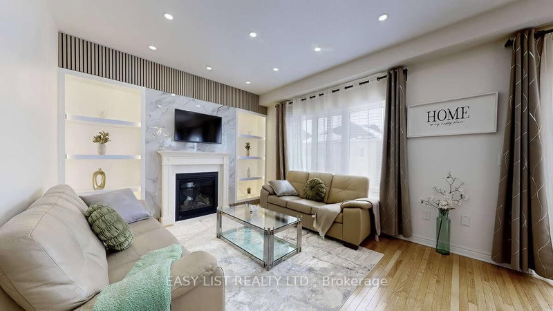 42 Foxberry Rd, East Gwillimbury, L9N 0P6 | Image 3