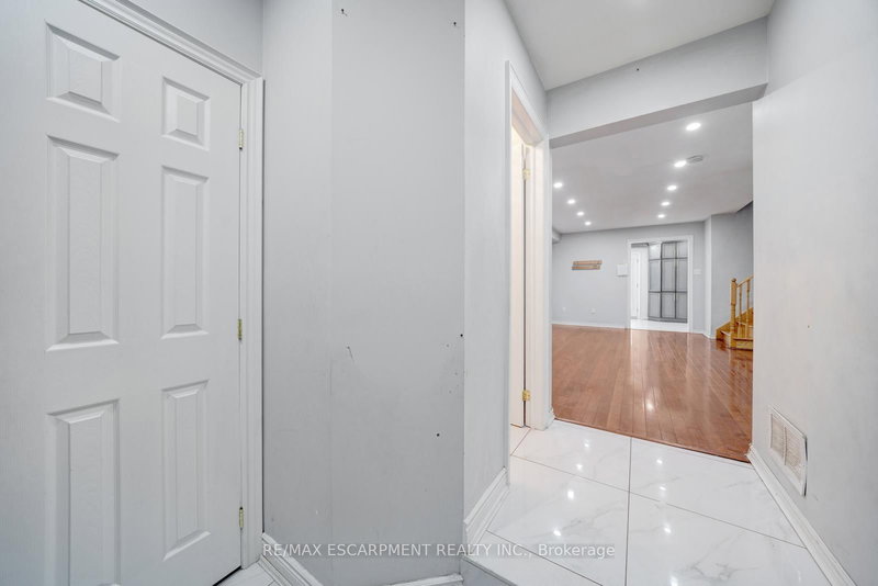 84 Andriana Cres, Markham, L6B 0C8 | Image 3