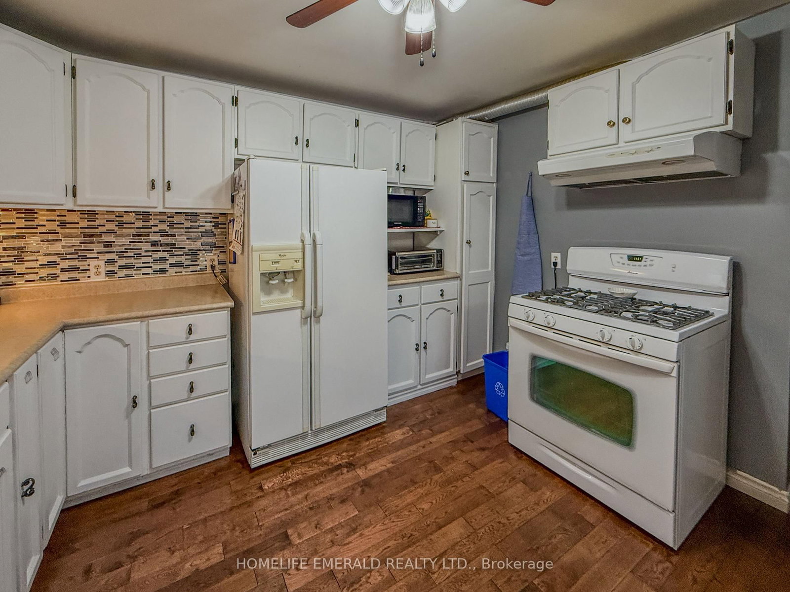 Detached House for sale at 11 Centre Street, Essa, Ontario, L0M 1B0 - Angus - MLS: N12965928