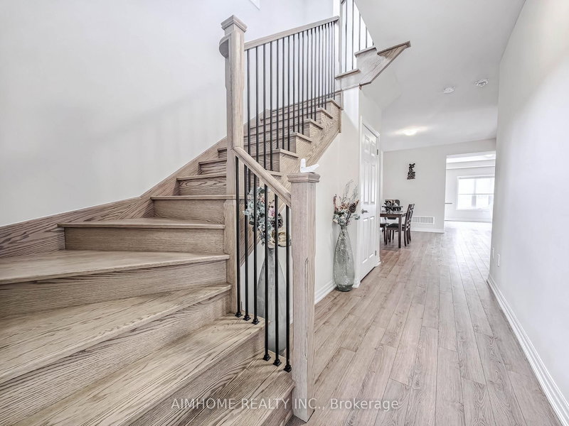 3 Ken Davie Gate, Georgina, L4P 0S3 | Image 2