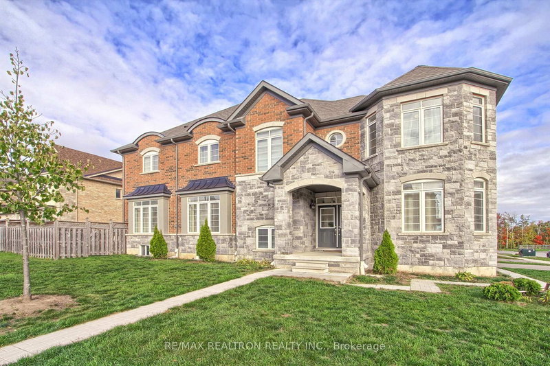 2236 Lozenby St, Innisfil, L9S 0M8 | Image 2