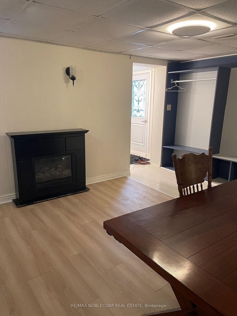 166 Collings Ave, Bradford West Gwillimbury, L3Z 1W1 | Image 3