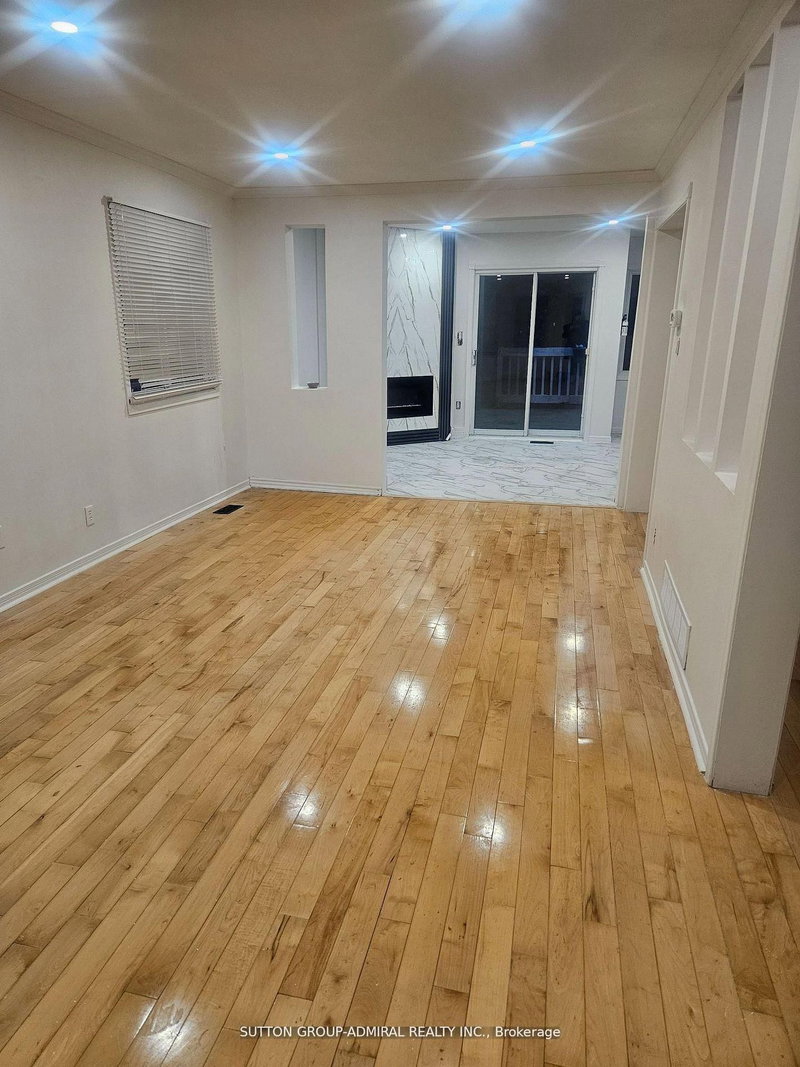 32 Magani Dr, Bradford West Gwillimbury, L3Z 2S7 | Image 2