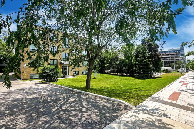 4 - 9901 Yonge Street