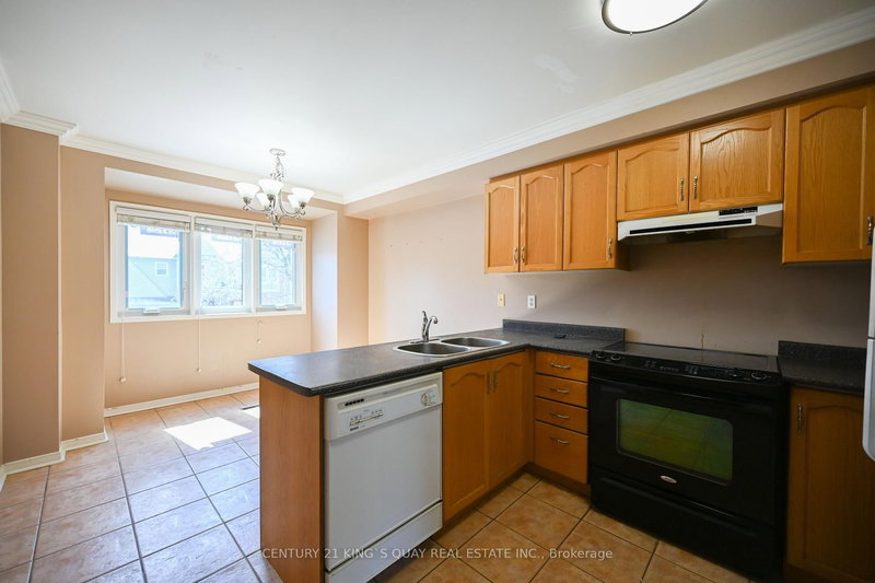 118 Mugford Rd, Aurora, L4G 7J8 | Image 3