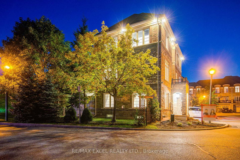 144 Chapman Crt, Aurora, L4G 0E2 | Image 2