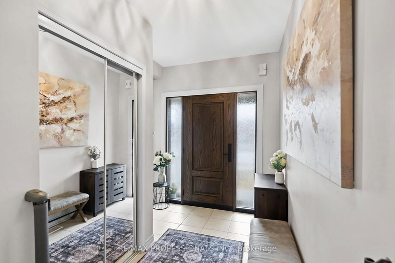 135 Professor Day Dr, Bradford West Gwillimbury, L3Z 3B9 | Image 3