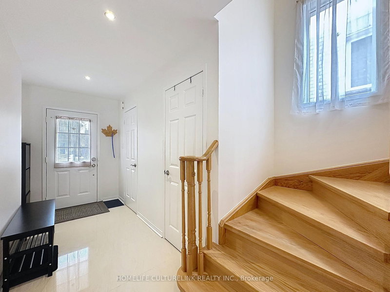 20 Anita Dr W, Markham, L3V 5V8 | Image 3