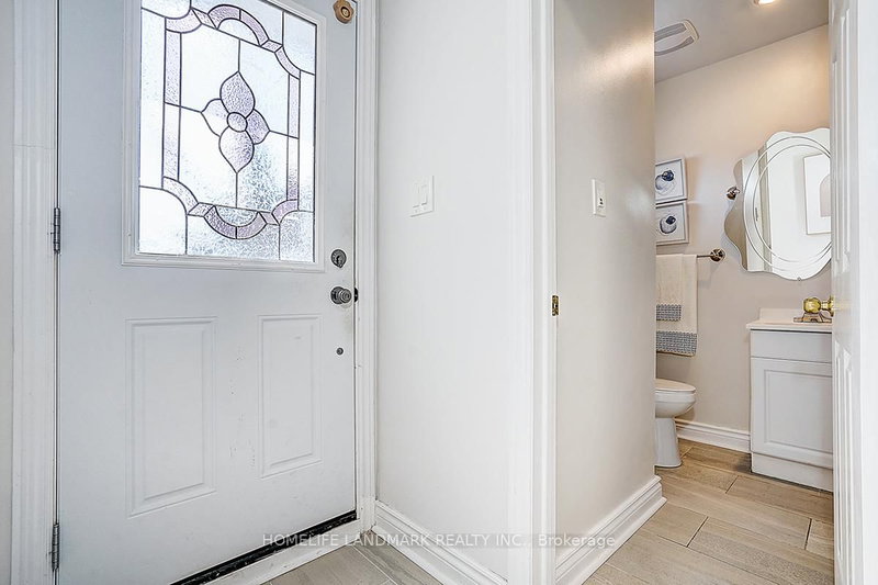 40 Henderson Dr, Aurora, L4G 3L2 | Image 3