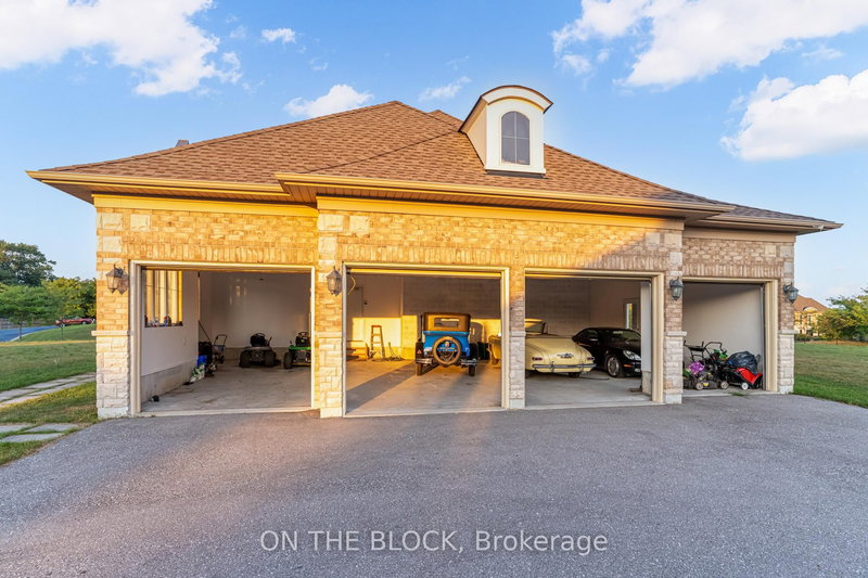 24 Whitewood Dr, Whitchurch-Stouffville, L4A 1R9 | Image 3